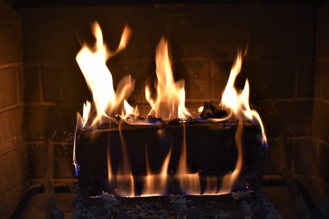Gezelligheid en warmte buiten: de charme van een vuurtafel